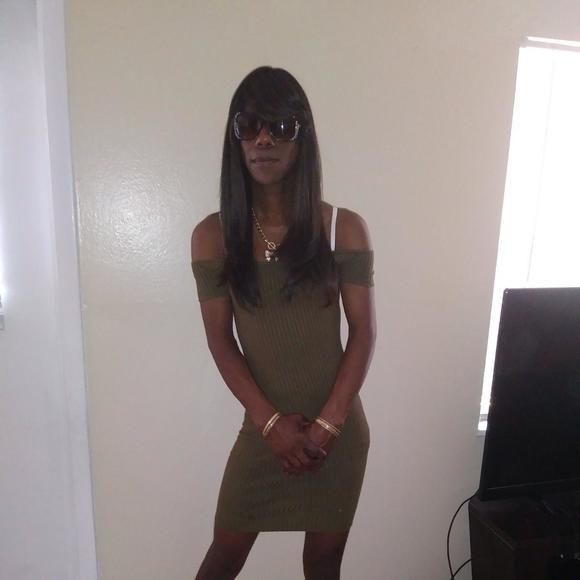 Meet your Posher, Eboni - Picture 2 of 2